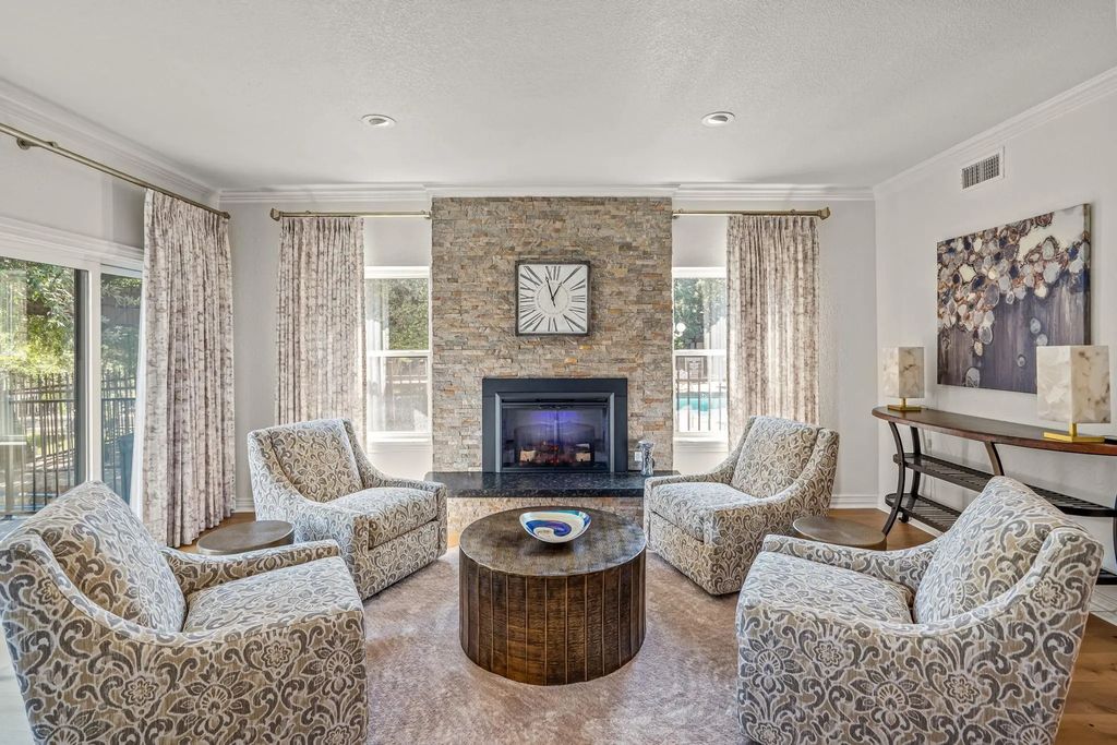 4235 Clear Lake Circle, Fort Worth