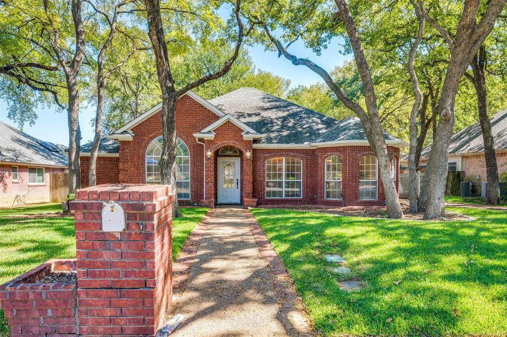 6903 Thornbird Lane, Arlington