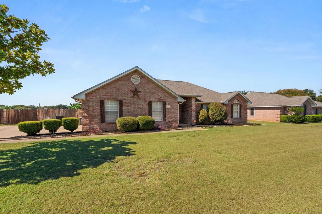 240 Alesha Road, Red Oak