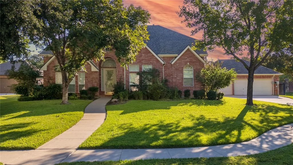 705 Martha Court, Keller