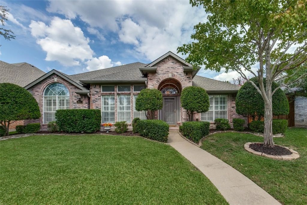 5927 Willow Wood Lane, Dallas