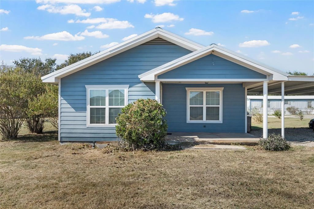 199 E Cougar Lane, China Spring