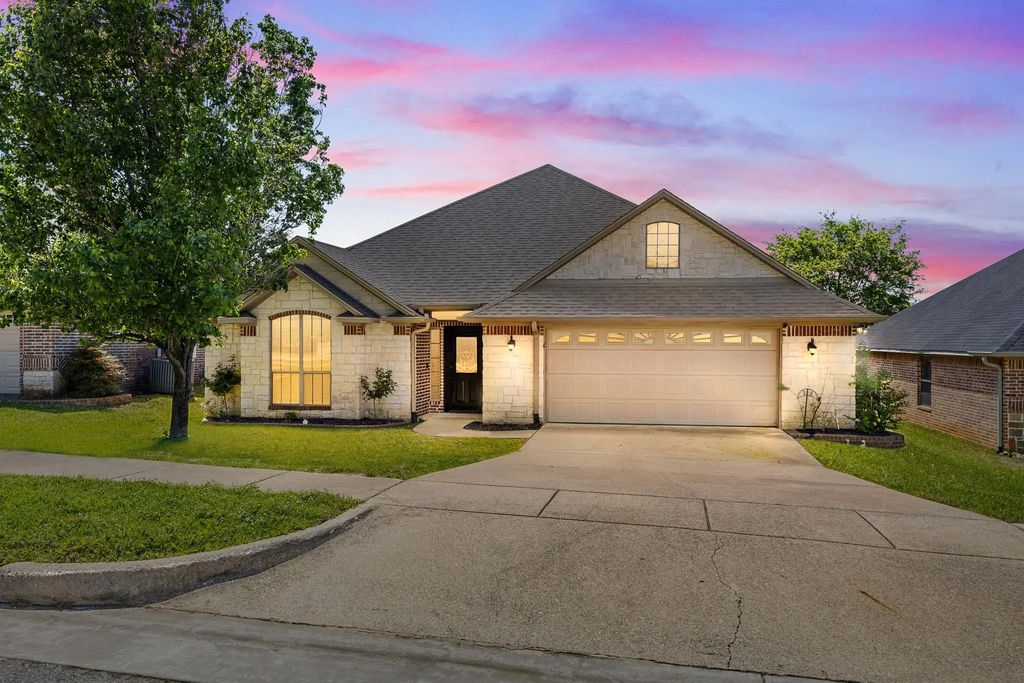 1625 Skidmore Lane, Tyler