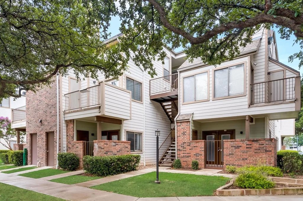 3117 Sondra Drive 208, Fort Worth
