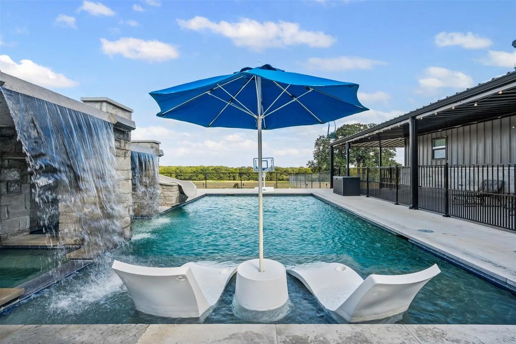 9700 Nix Road, Tolar
