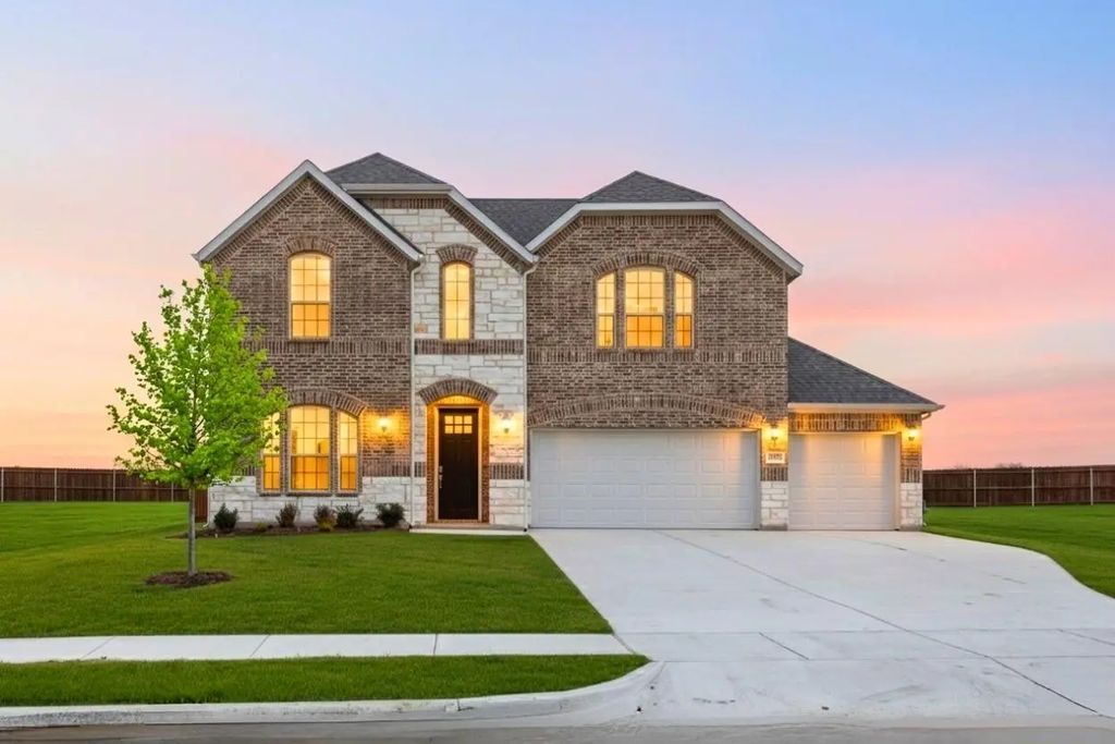 512 Pinnacles Court, Forney