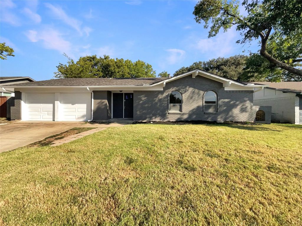2021 Brentwood Lane, Carrollton
