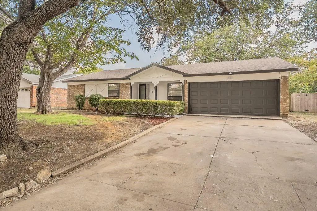 902 Smokey Court, Arlington