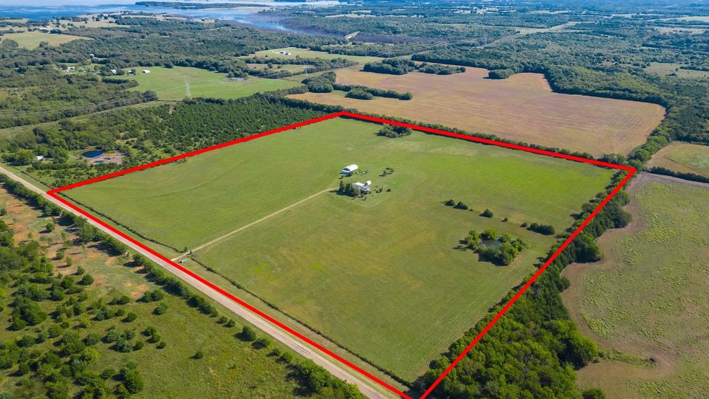 5484 N Fm 1743, Windom