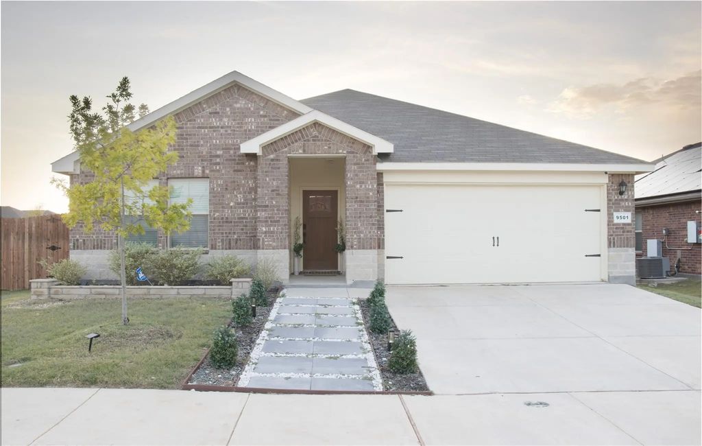 9501 Mountain Mint Drive, Fort Worth
