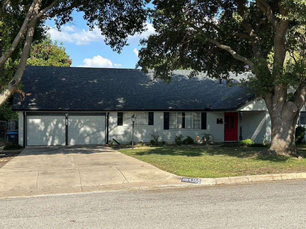 4350 Wedgmont Circle S, Fort Worth