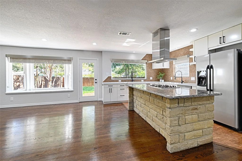 8924 Liptonshire Drive, Dallas