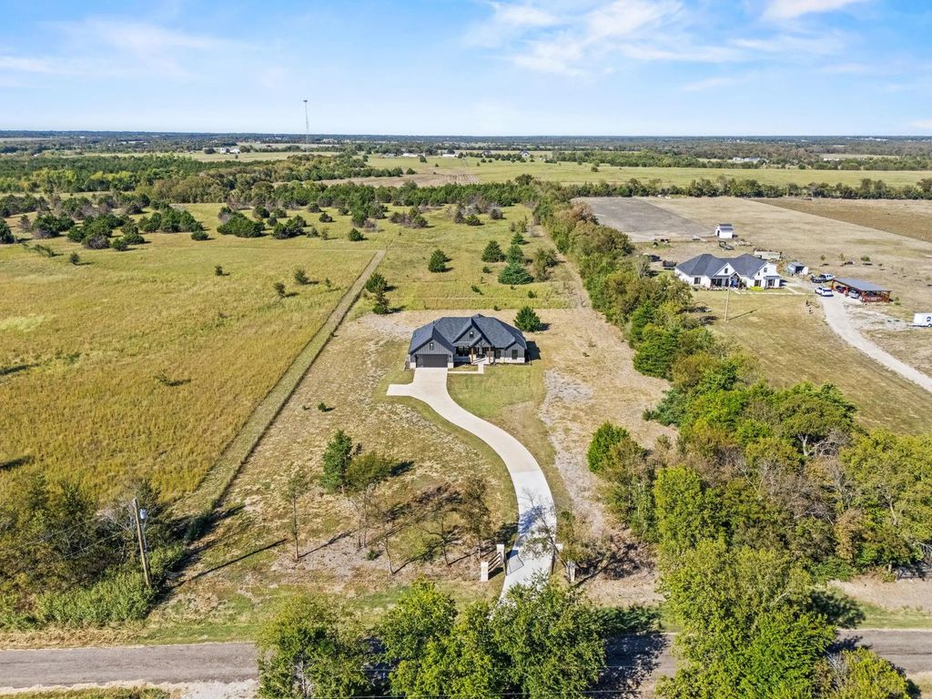 372 County Road 4300, Greenville
