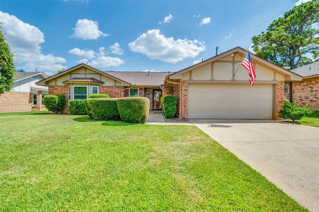 5704 Fireside Drive, Arlington