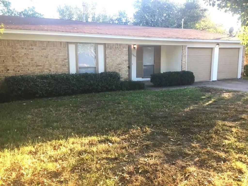 1302 Mohawk Drive, Arlington
