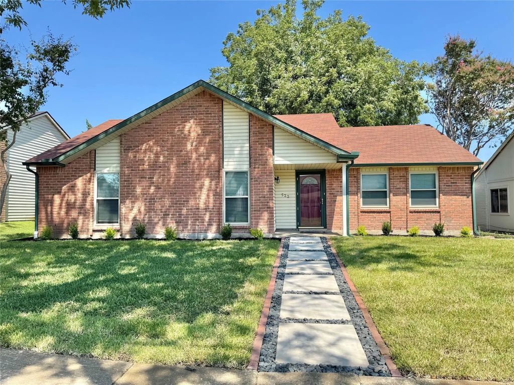 523 Red Oak Street, Allen
