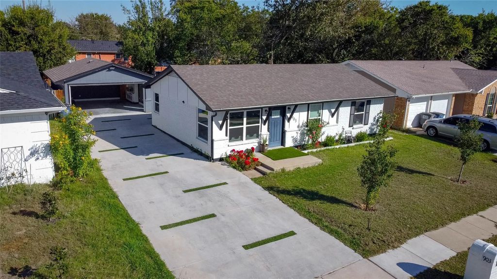 903 Mardi Gras Lane, Wylie