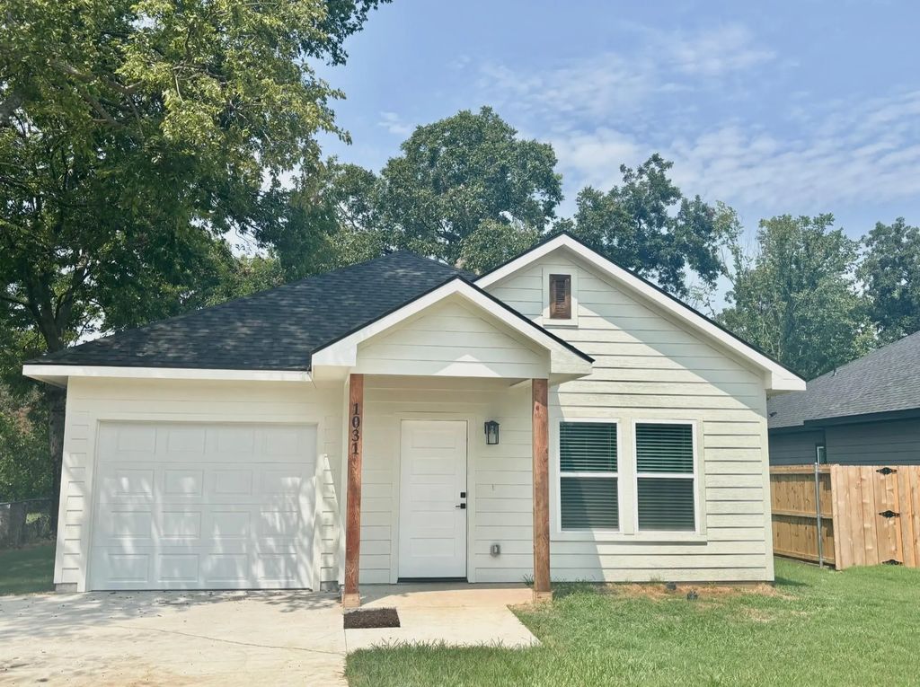 1031 W Coffin, Denison