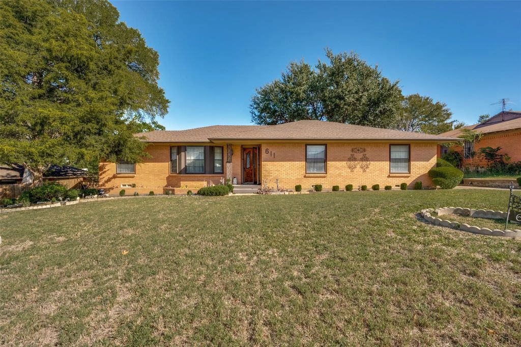 611 Woodacre Drive, Dallas