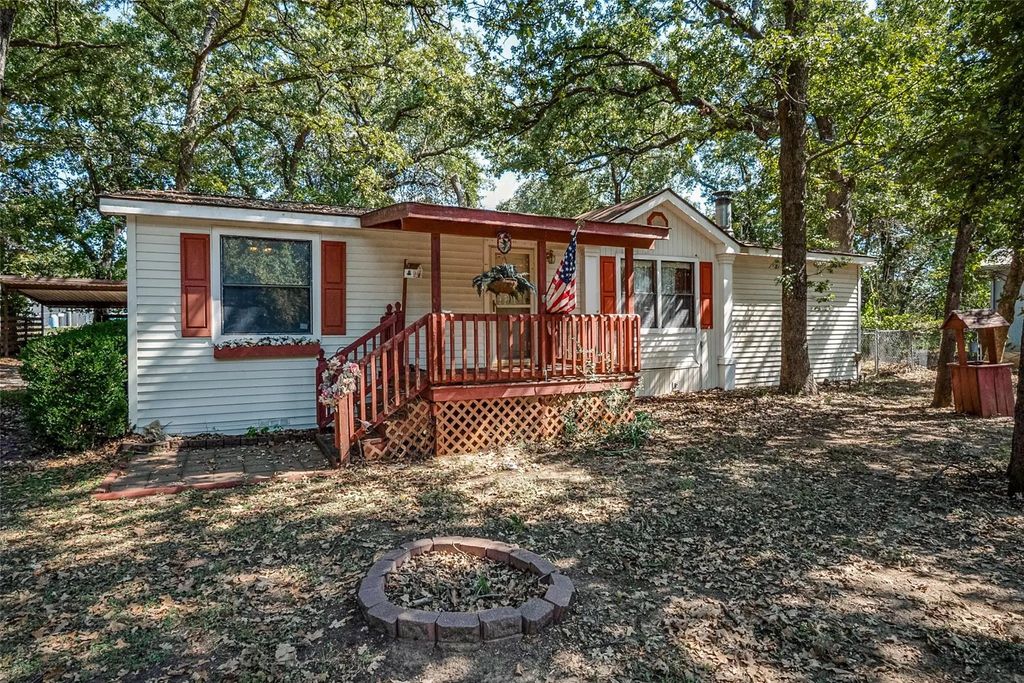 4967 Blue Water Circle, Granbury