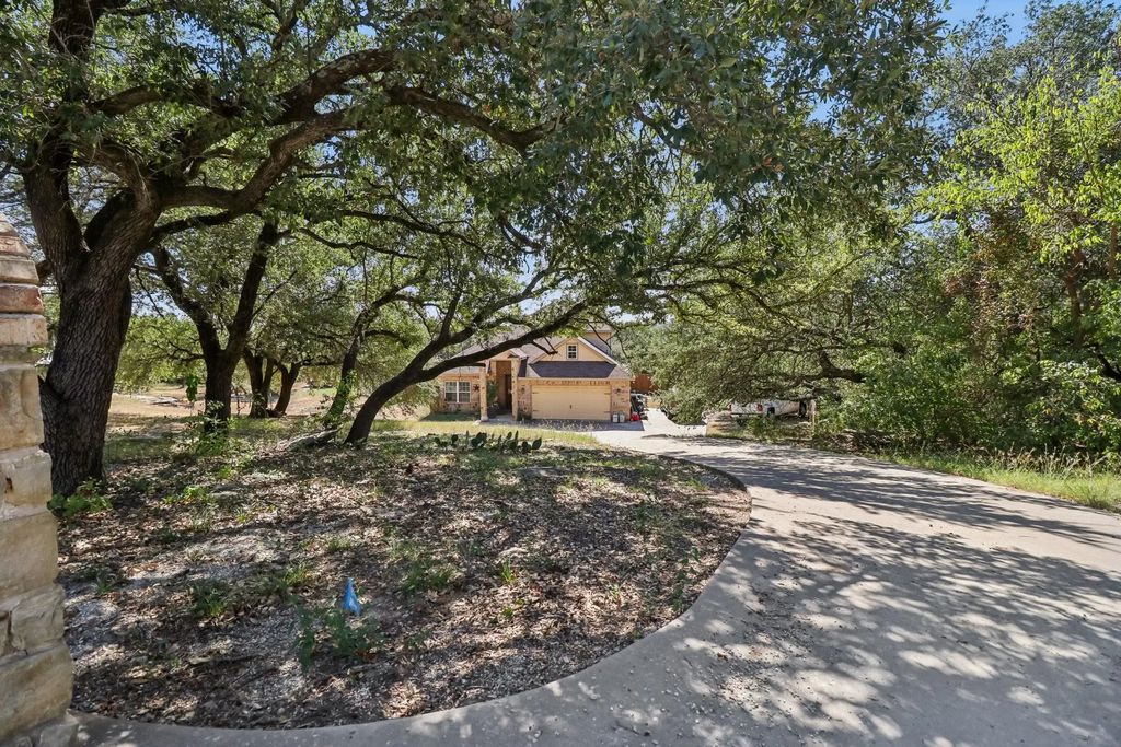 1203 Pala Dura Court, Granbury