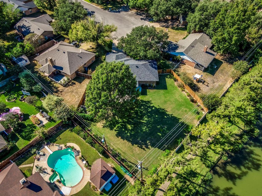 1501 Cobblestone Lane, Cleburne