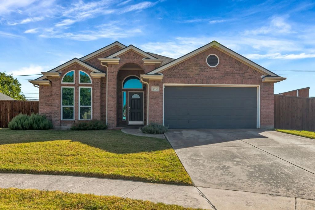 4550 Sunswept Court, Fort Worth