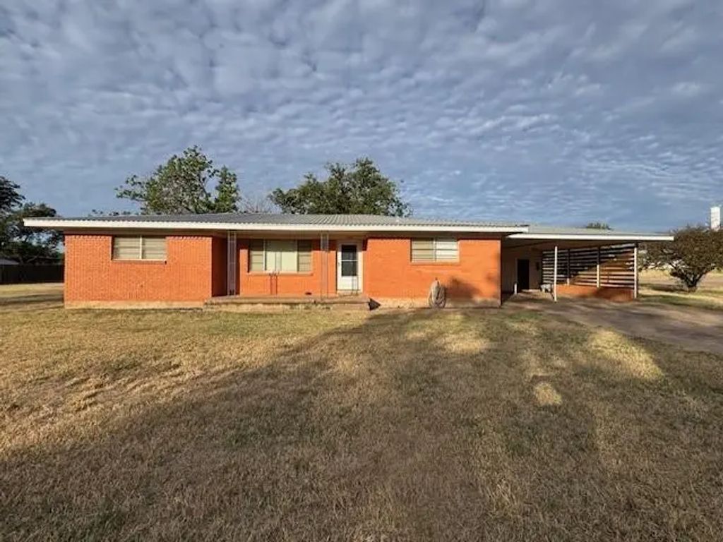 209 N College Street, Roby