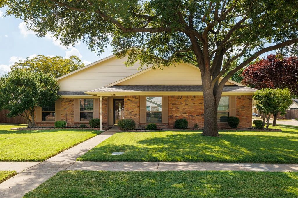 1916 J J Pearce Drive, Richardson