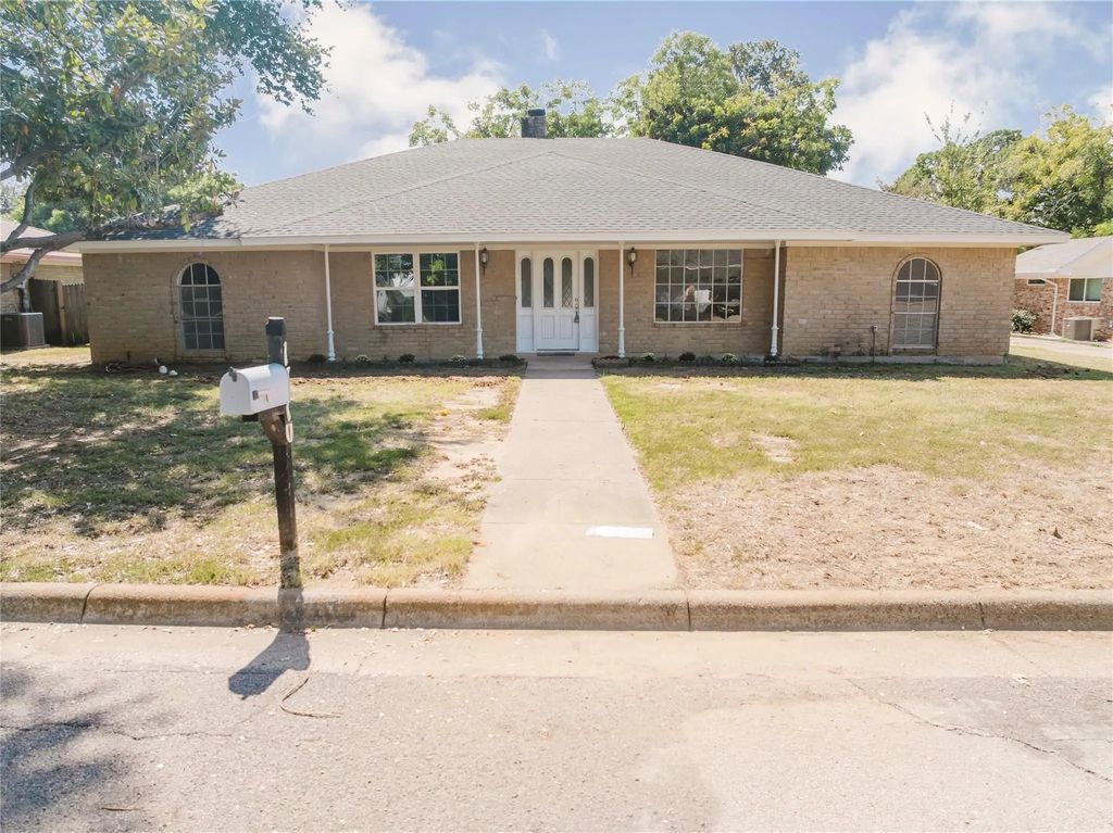 1710 Kingsborough Drive, Arlington