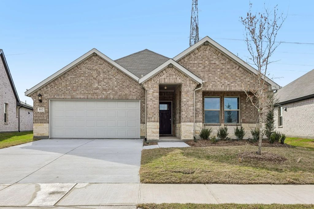 812 Wisteria Lane, Lavon