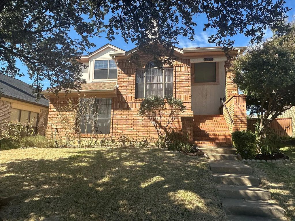 2929 Peninsula Way, Carrollton