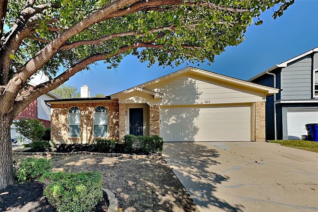 615 Hollyberry Drive, Mansfield