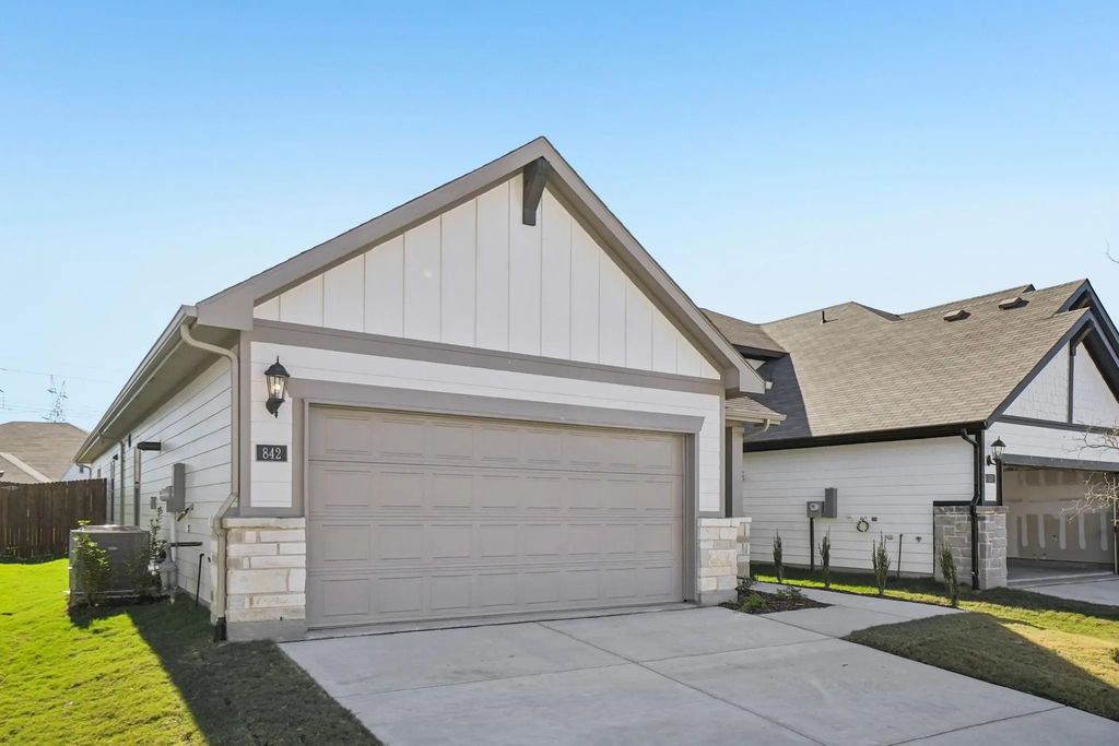 842 River Lane, Lavon
