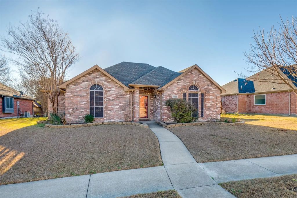 2902 Goldenwave, Rockwall