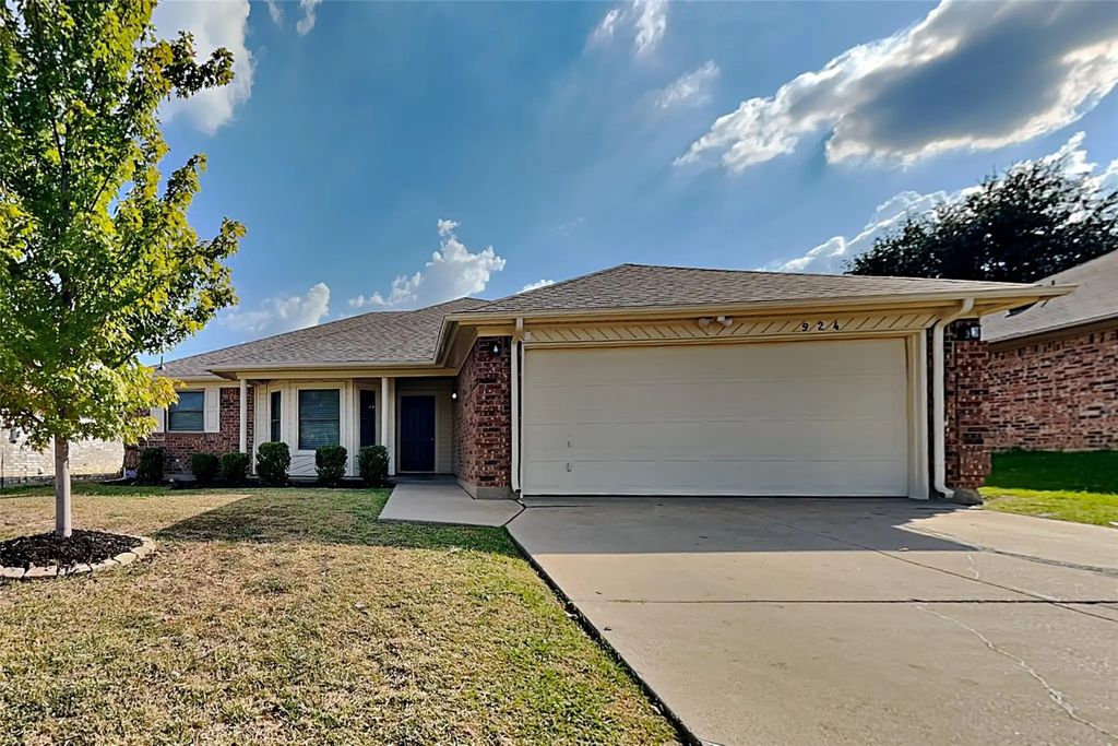 924 Robinwood Drive, Arlington