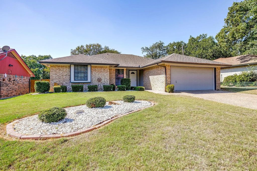 325 Shady Lane, Azle