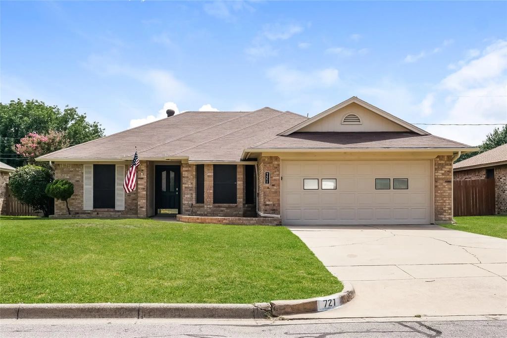 721 Parkview Drive, Burleson