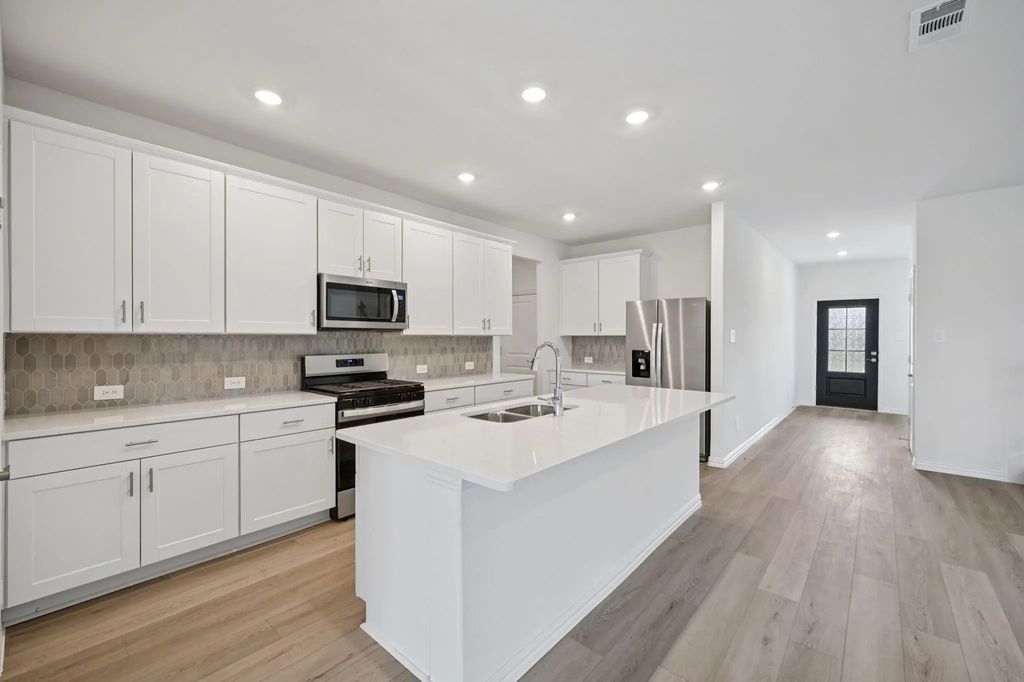 816 Edgehurst Drive, Princeton