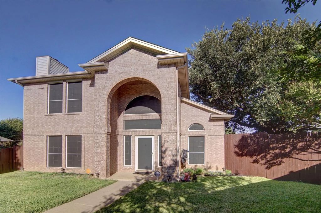 915 Greenridge Drive, Arlington