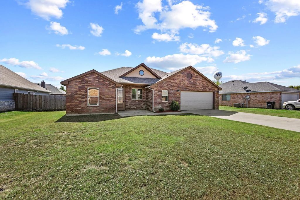 707 Sharon Lane, Whitewright