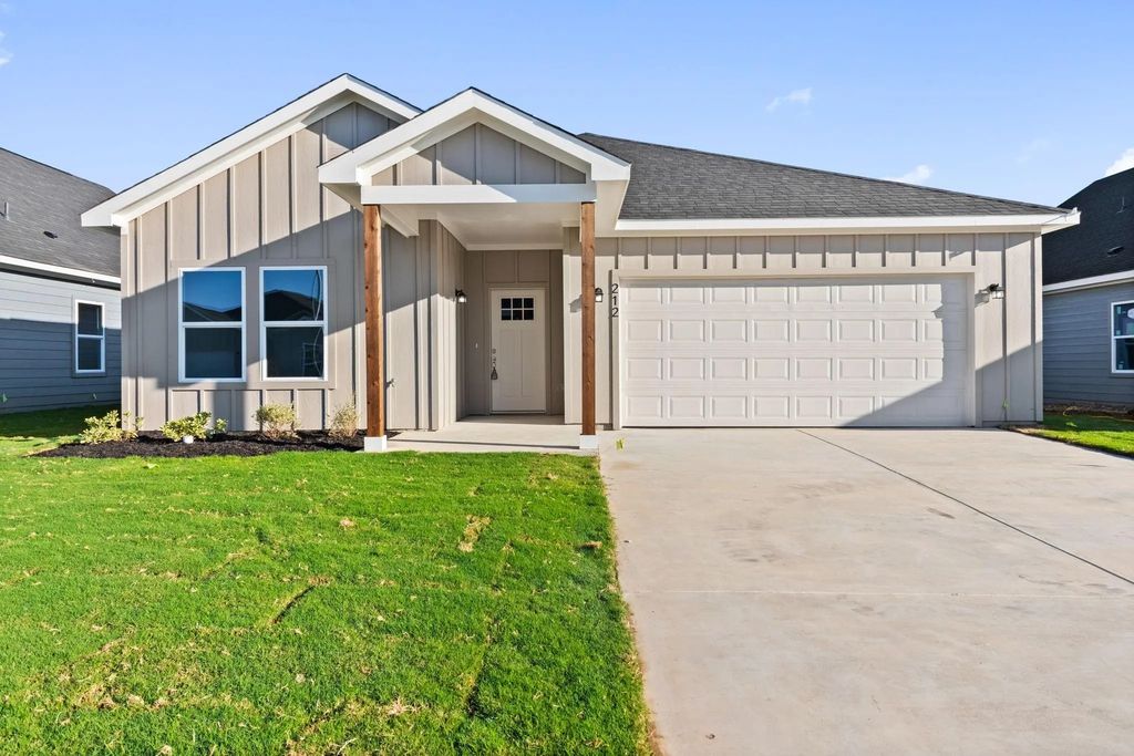 212 Lead Creek Drive, Fort Worth