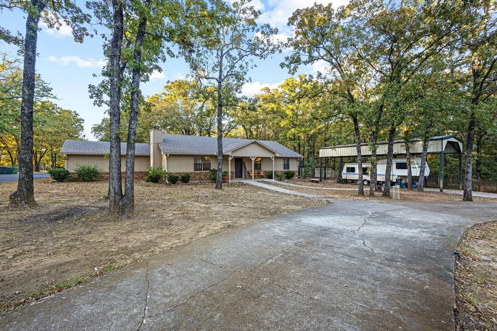 213 Cross Timber Estates Drive, Denison