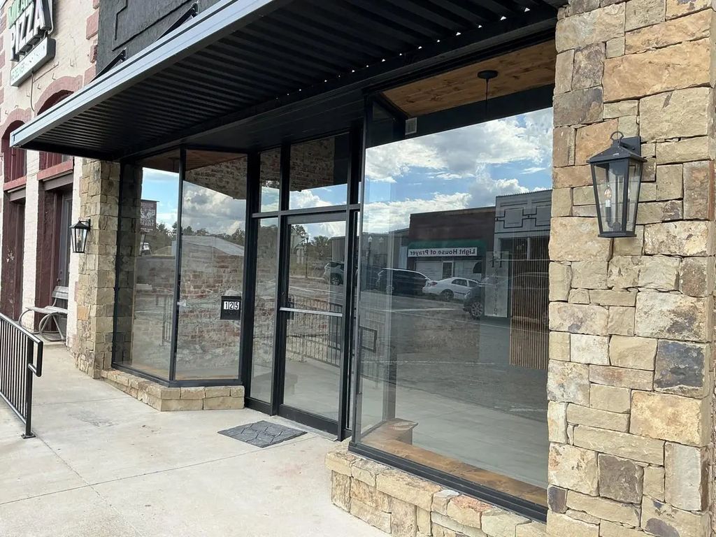 125 W Duval Street, Troup