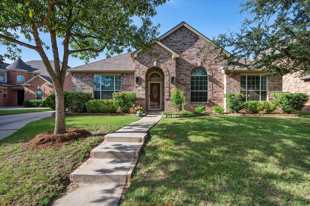 1122 Mossy Rock Drive, Keller