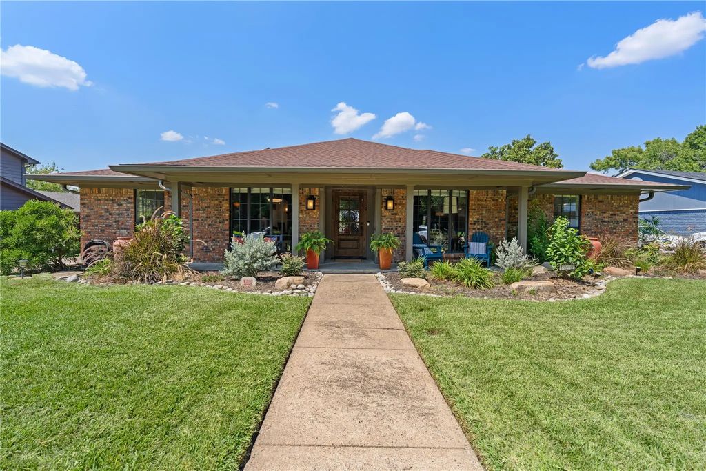 3217 Rolling Knoll Drive, Farmers Branch