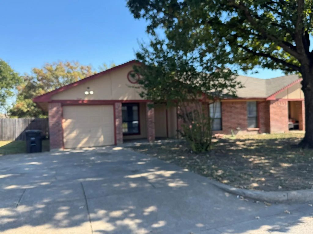 4504 Spinnaker Court, Fort Worth