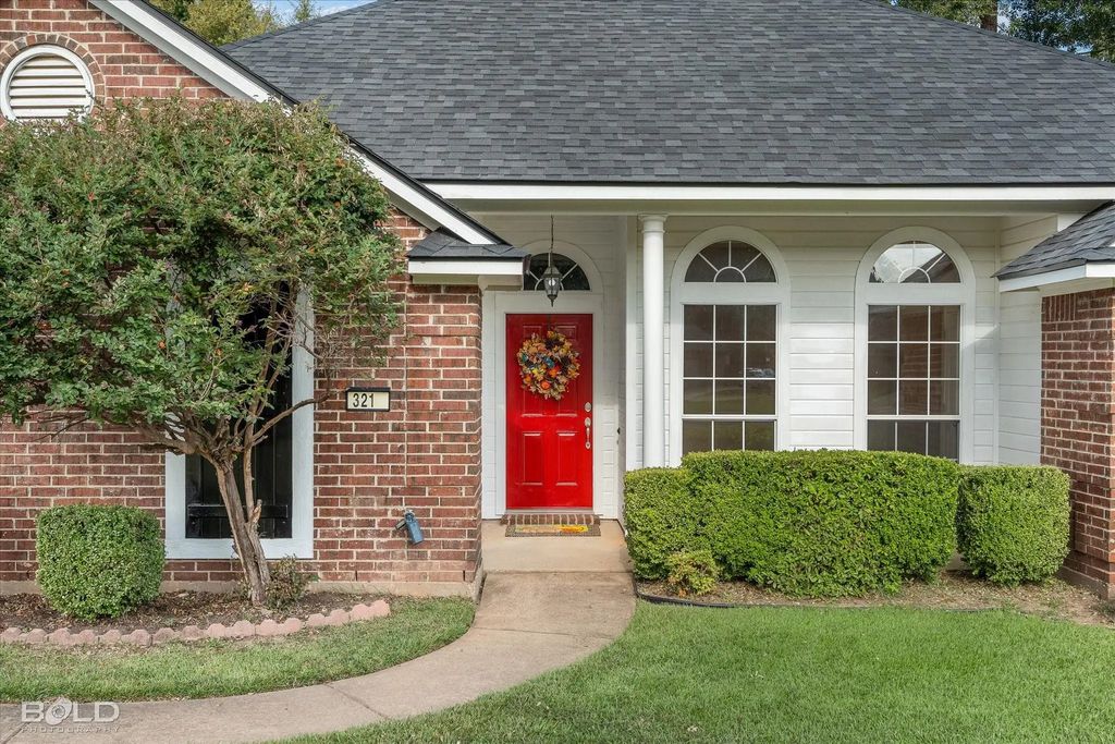 321 Blue Fox Circle, Haughton