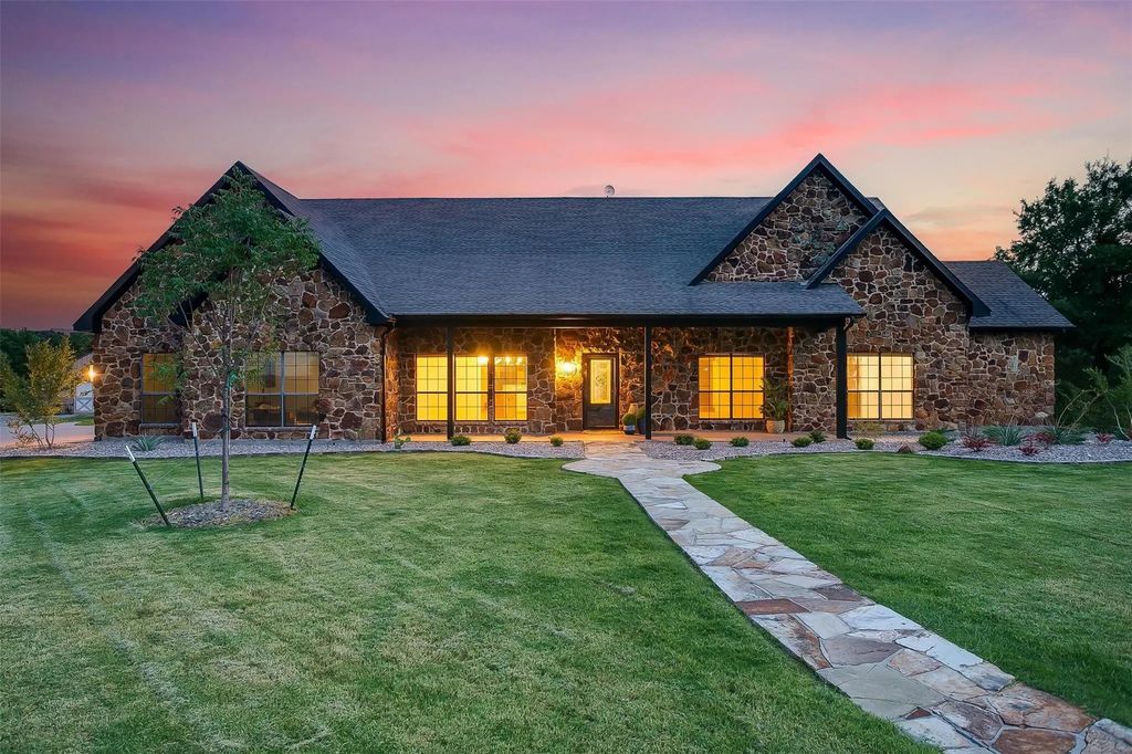 657 Silver Spur Drive, Weatherford