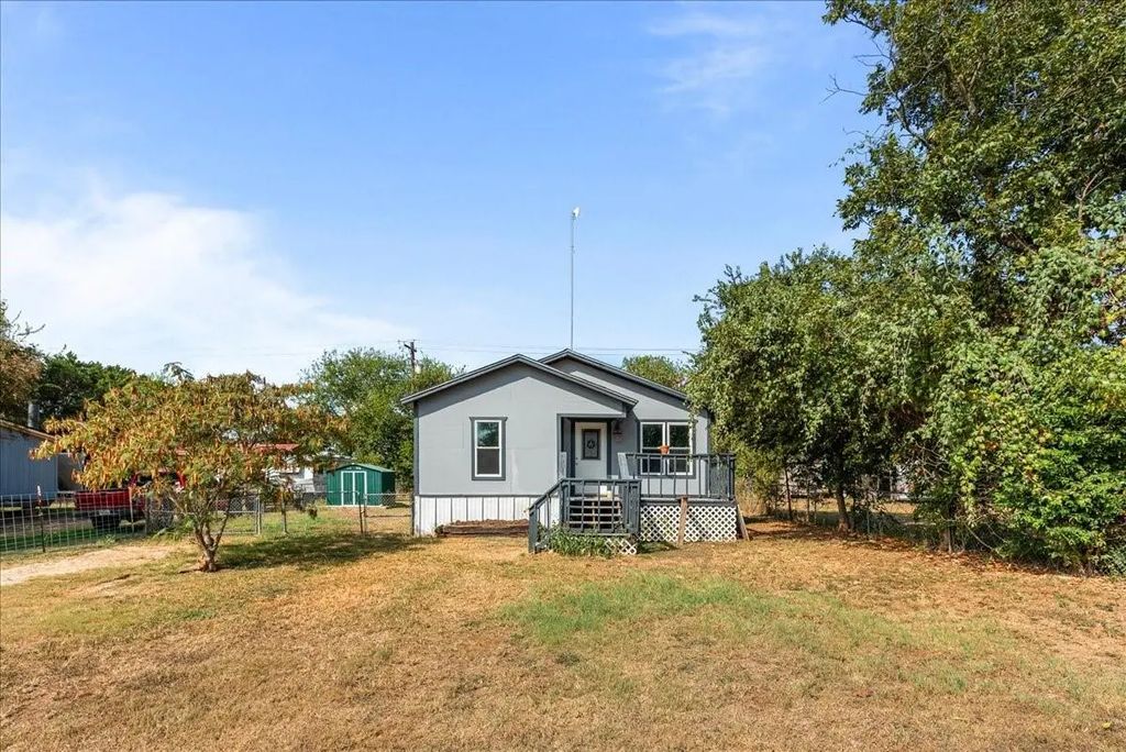 239 County Road 1743, Clifton